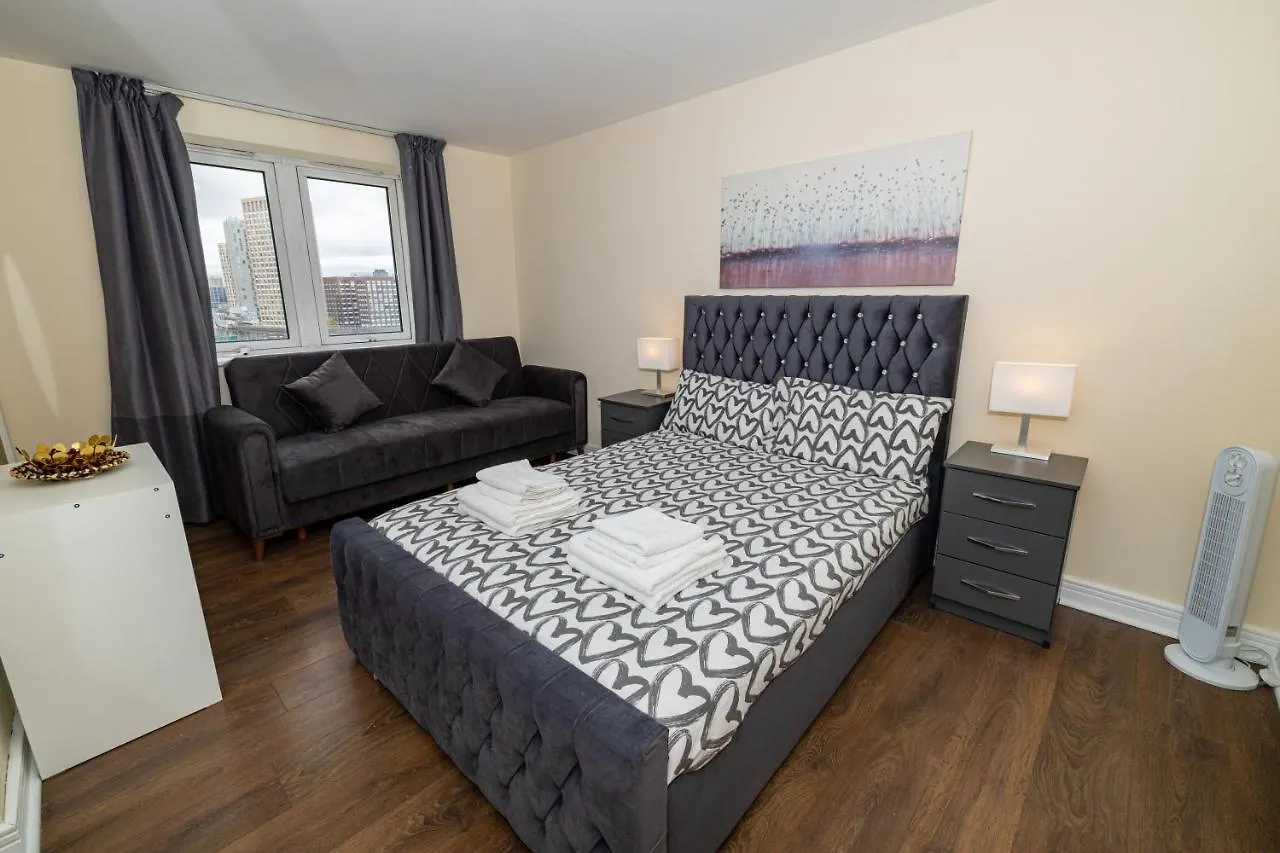 Two Bed Apartment Near Canary Wharf London