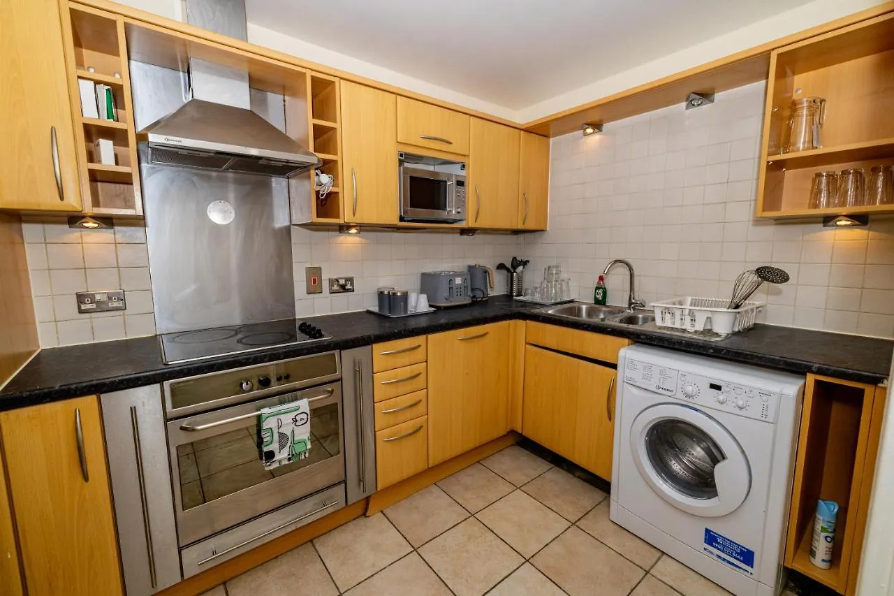 Two Bed Apartment Near Canary Wharf London United Kingdom