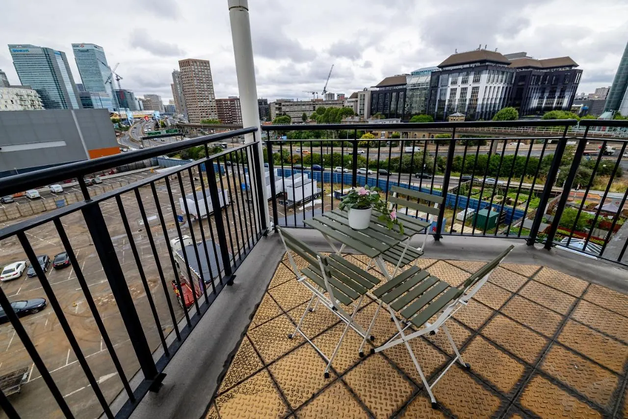 Two Bed Apartment Near Canary Wharf Londýn Velká Británie