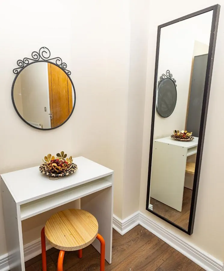 Two Bed Apartment Near Canary Wharf Londýn 0*,  Velká Británie
