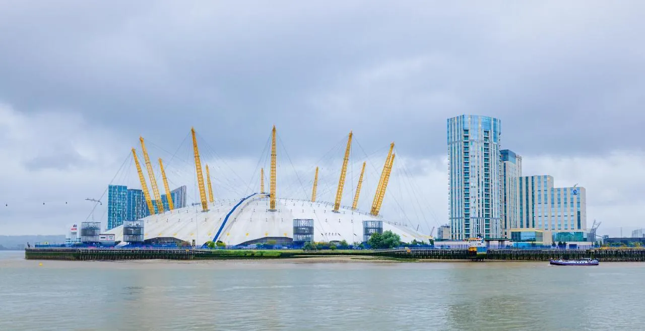 Two Bed Apartment Near Canary Wharf Londýn 0*,  Velká Británie