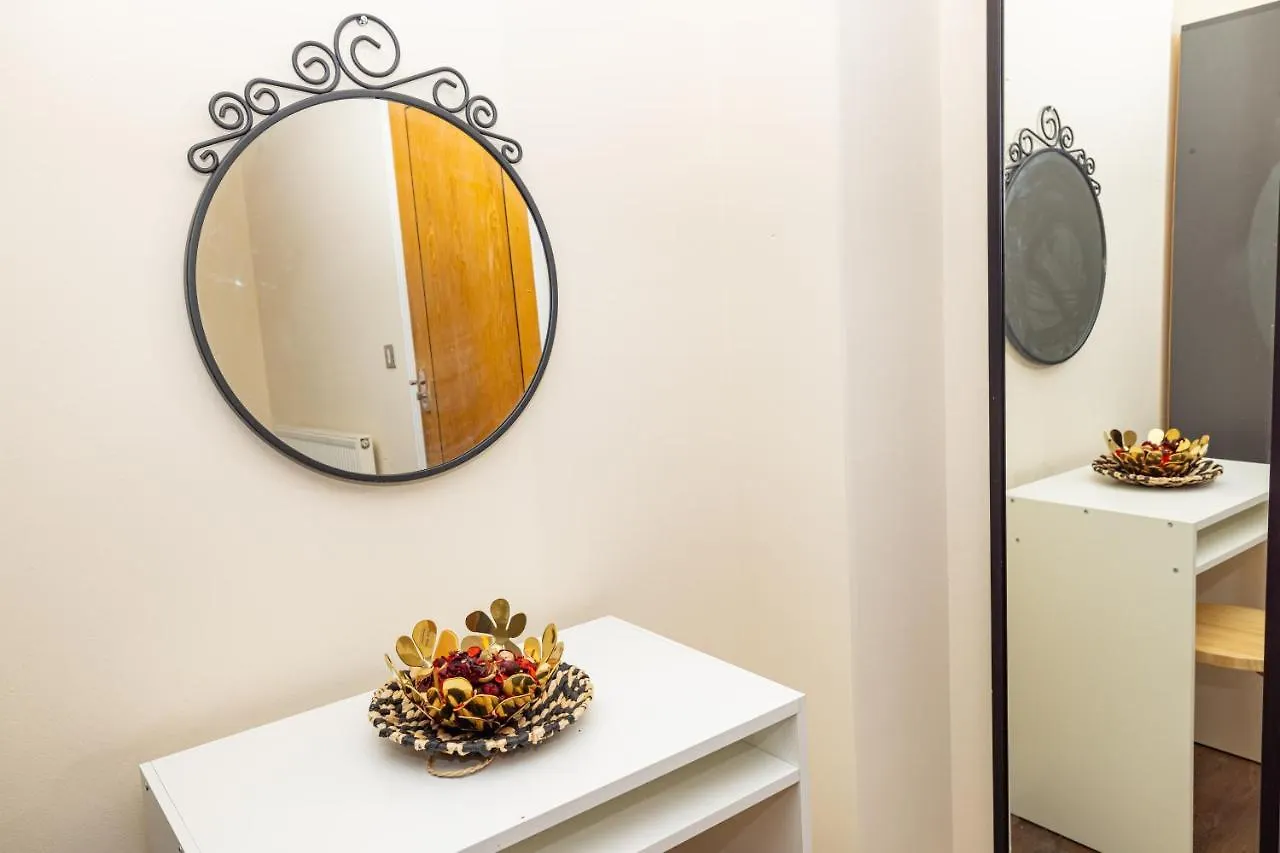 Two Bed Apartment Near Canary Wharf Londýn