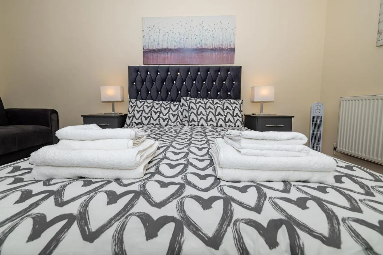 Two Bed Apartment Near Canary Wharf Londýn