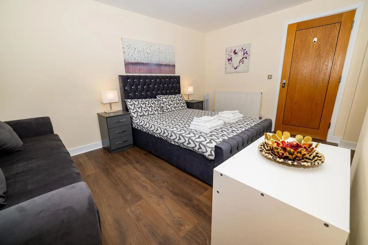 Two Bed Apartment Near Canary Wharf Londýn