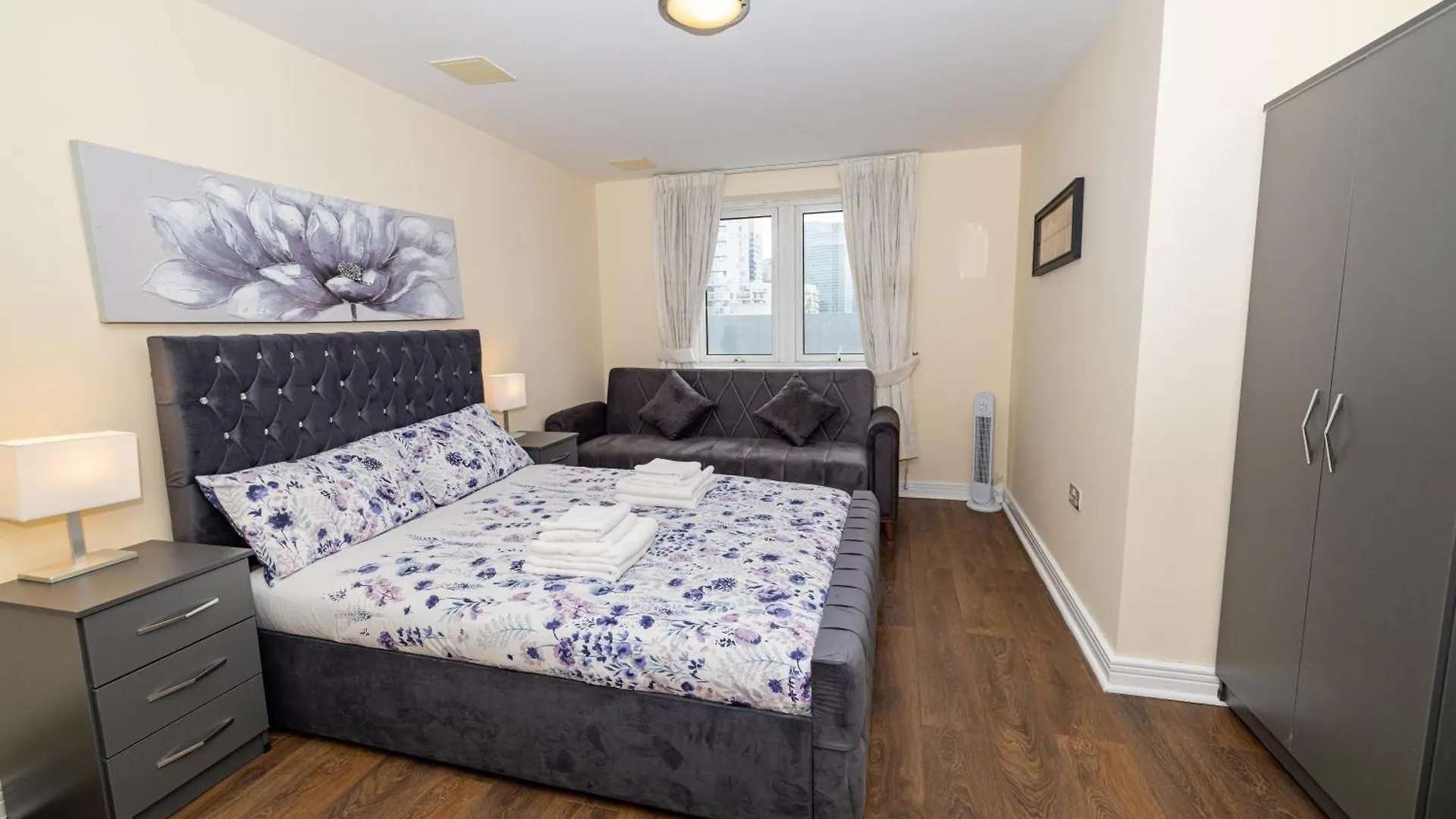 Two Bed Apartment Near Canary Wharf Londýn 0*,  Velká Británie